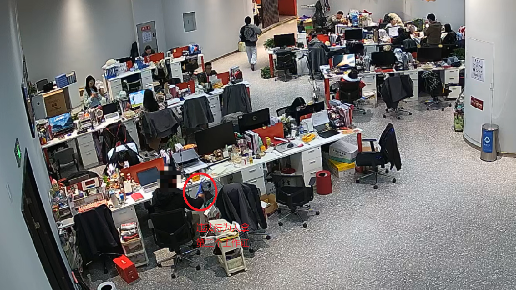 视频｜男子潜入办公区偷演唱会门票 当天下午被民警当场抓获