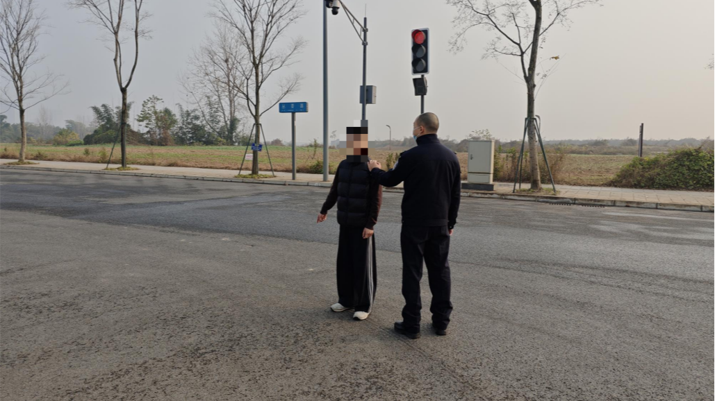 成都交警重拳整治 “飙车炸街”！涉事司机被拘5日