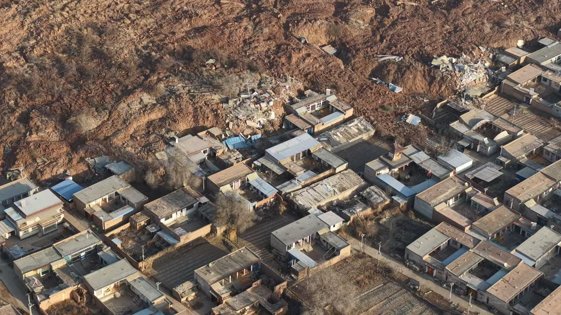 45户房屋被埋 无人员伤亡 甘肃省永靖县发生滑坡