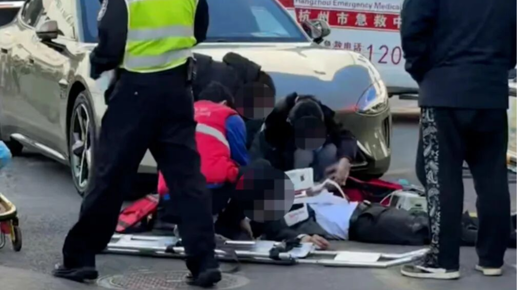 杭州一小米交付中心发生车祸 新车还未开出园区便撞倒人 最新回应→