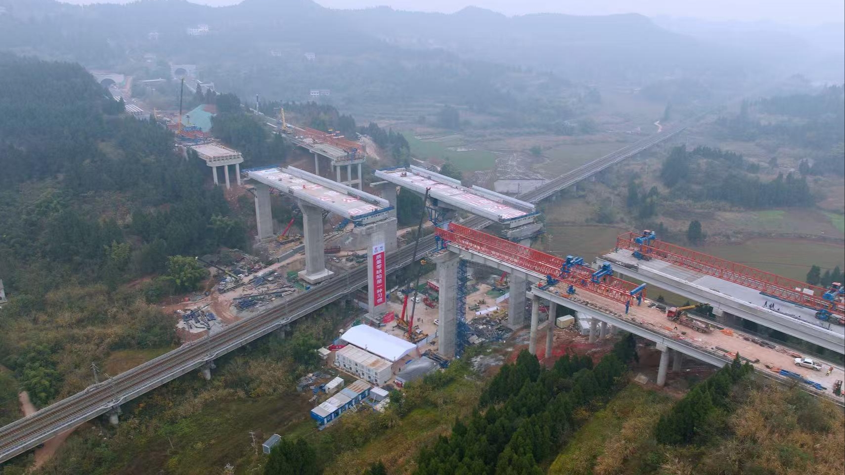 万吨大桥成功转体！成南高速扩容项目进入通车“倒计时”