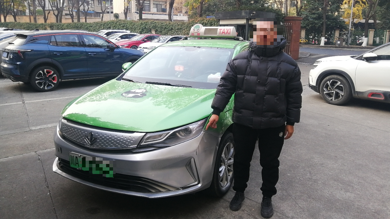 视频｜故意加速碰瓷？出租车司机3个月作案20起被刑拘