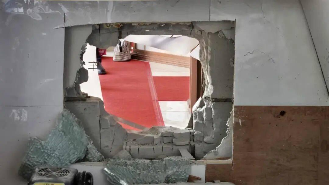 武汉一金店墙体现神秘盗洞，170万元黄金不翼而飞，警方披露详情