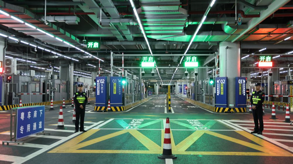 12月23日零时，“粤车南下”入境香港市区正式实施