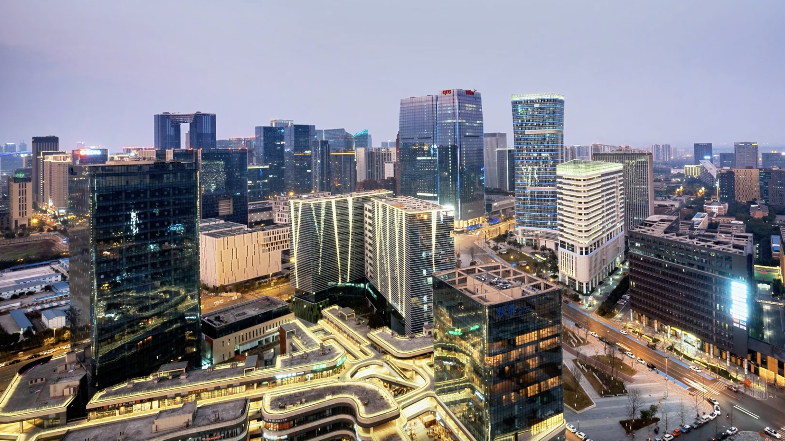 2025成都关键词｜奋进：向新、向外、向实的高质量发展之路