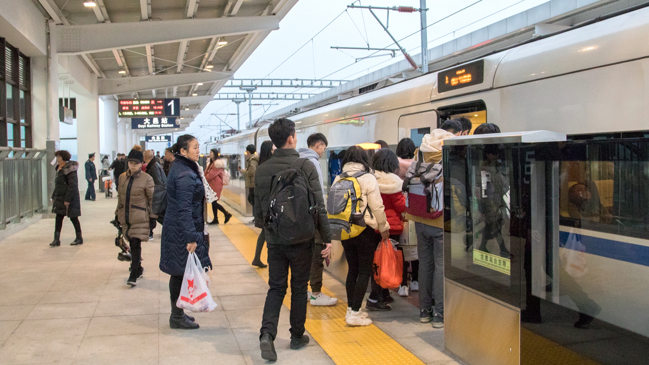 元旦假期 成都加开西安、重庆等多个方向夜间动车