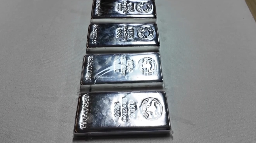 国际银价首次突破每盎司80美元