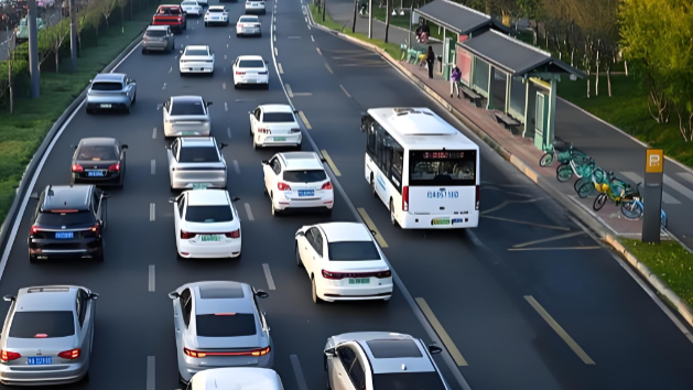 今日12时，成都重污染天气预警解除！限行有变→