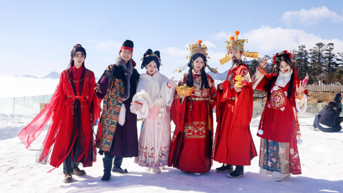 丰富活动拉满跨年仪式感 元旦假期首日四川文旅市场迎来“开门红”