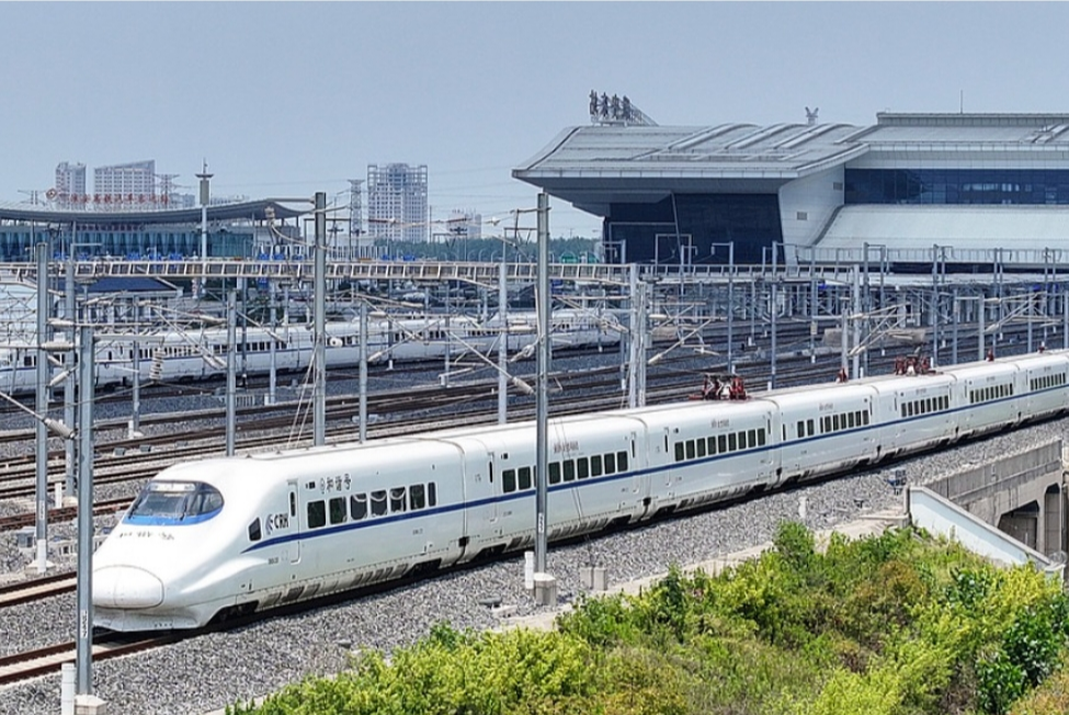 2025年国家铁路发送旅客42.55亿人次 发送货物40.66亿吨