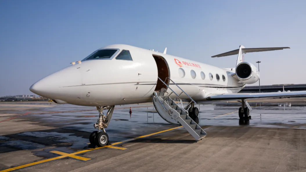 中东公务航空首架公务机落地双流 未来将引入“空中ICU”