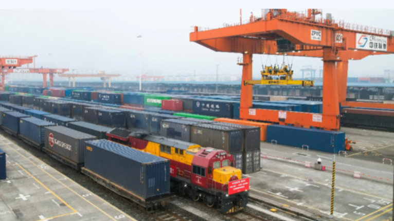 中欧班列年度开行数量首次超2万列