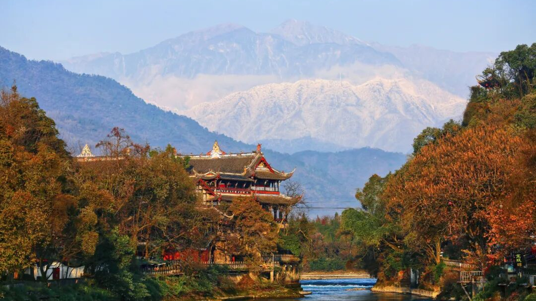 成都独一份！周末来啦 这趟列车带你看雪山