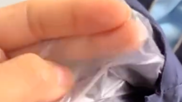 小学校服里有薄膜？内蒙古赤峰喀喇沁旗通报：已经成立联合调查组