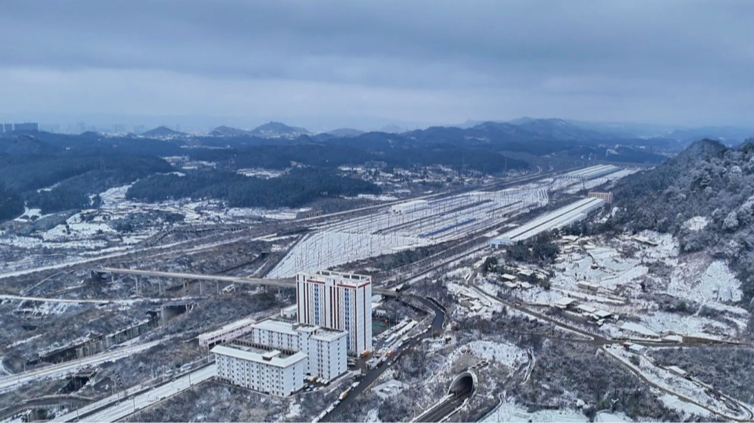 大范围雨雪天气过程即将出现 多地发布停课通知