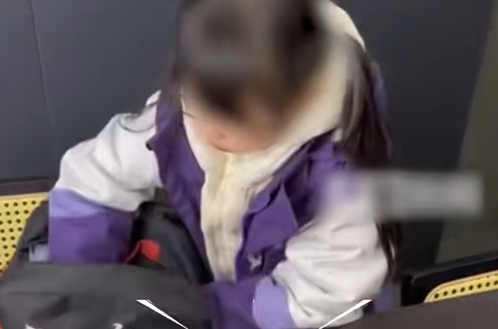 “小女孩50元淘到名酒”视频系摆拍 涉事男子被行政处罚