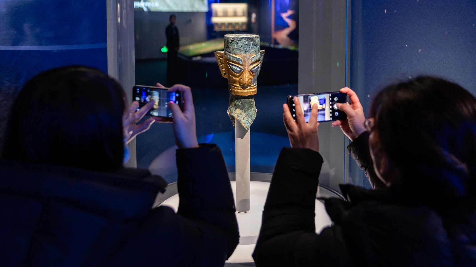 三星堆及金沙遗址200余件珍贵文物亮相国博