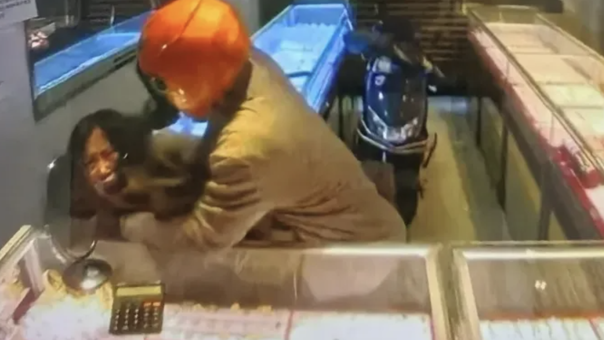 福建一金店被抢劫，店主遭电击殴打，警方通报