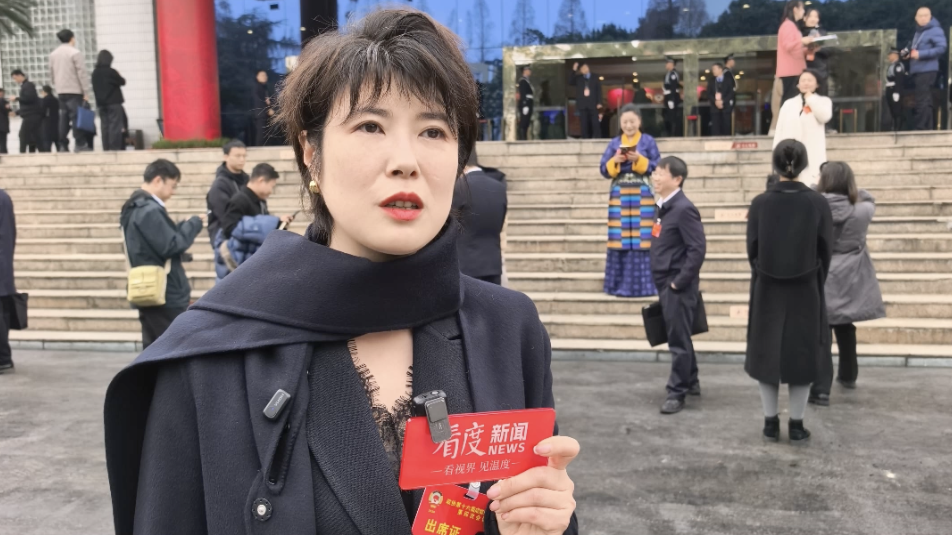 视频｜市政协委员李桃：推动文旅发展 让科技走进机舱服务