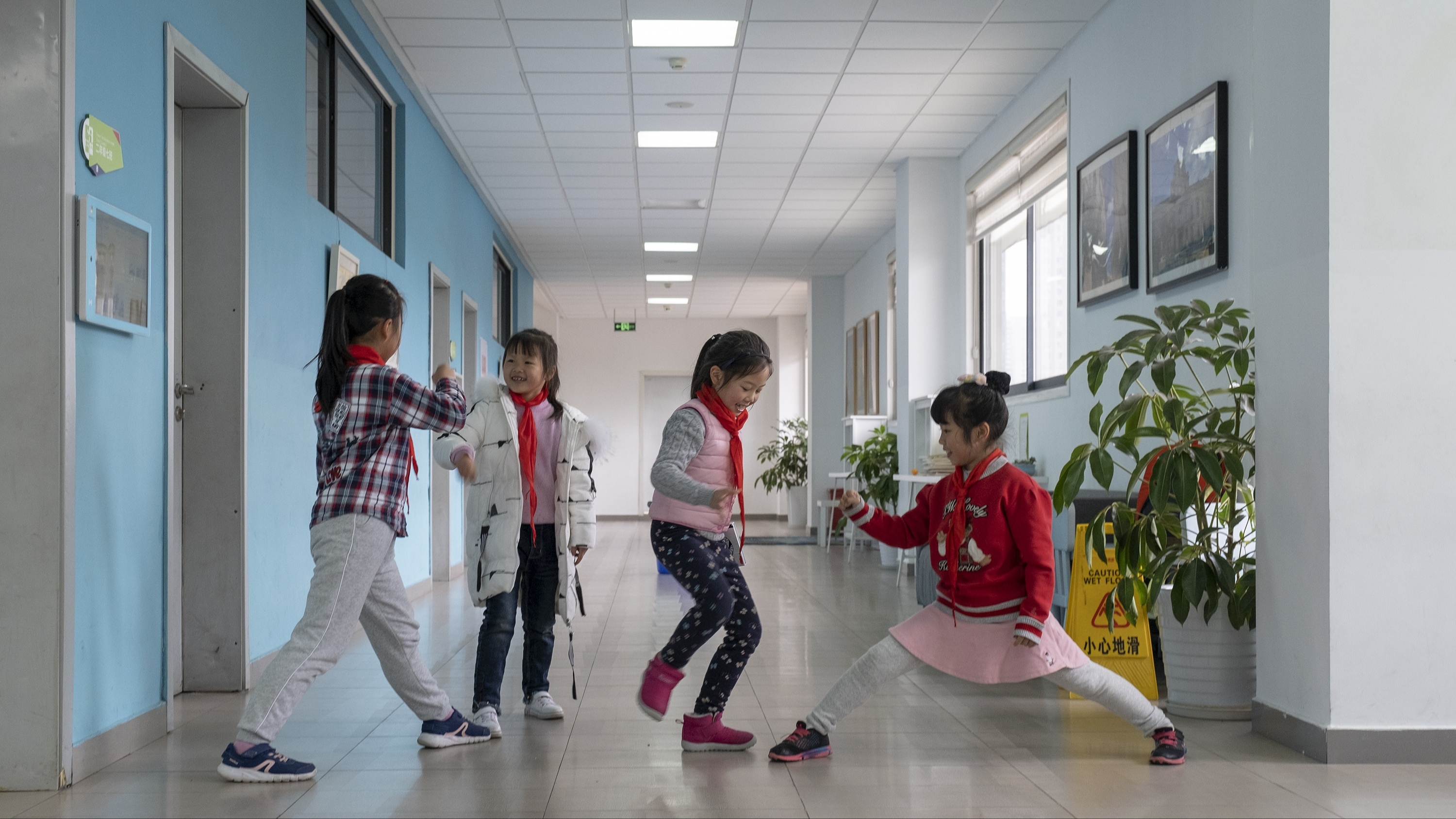 成都中小学：明日起放寒假，要求严禁布置家长代劳作业、原则上不安排教师值班等