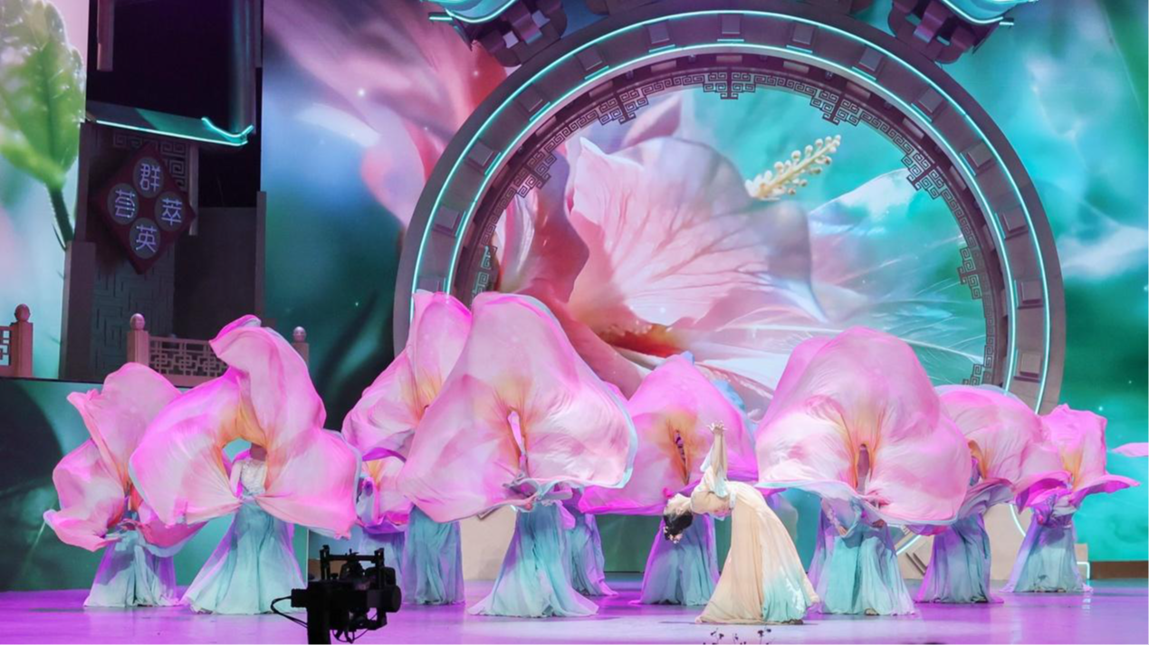 太美了！成都原创舞蹈《芙蓉似锦满城花》绽放央视舞台