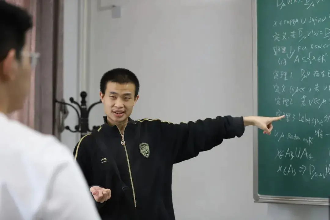 韦东奕新身份：北京大学长聘副教授！