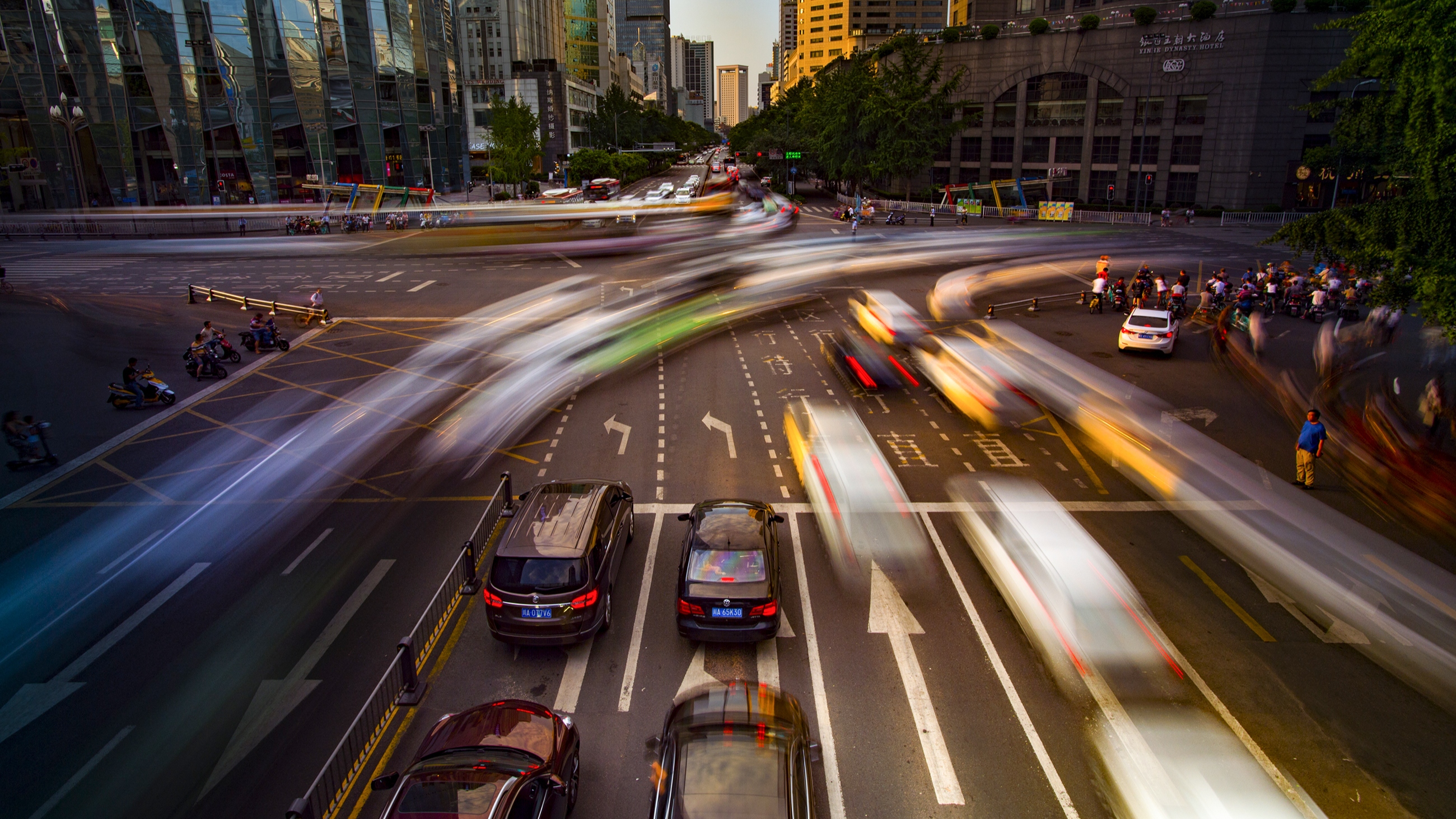 春运第二天，全社会跨区域人员流动量超1.8亿人次