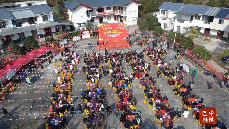 新春走基层丨巴中：冬日暖阳里的团圆饭