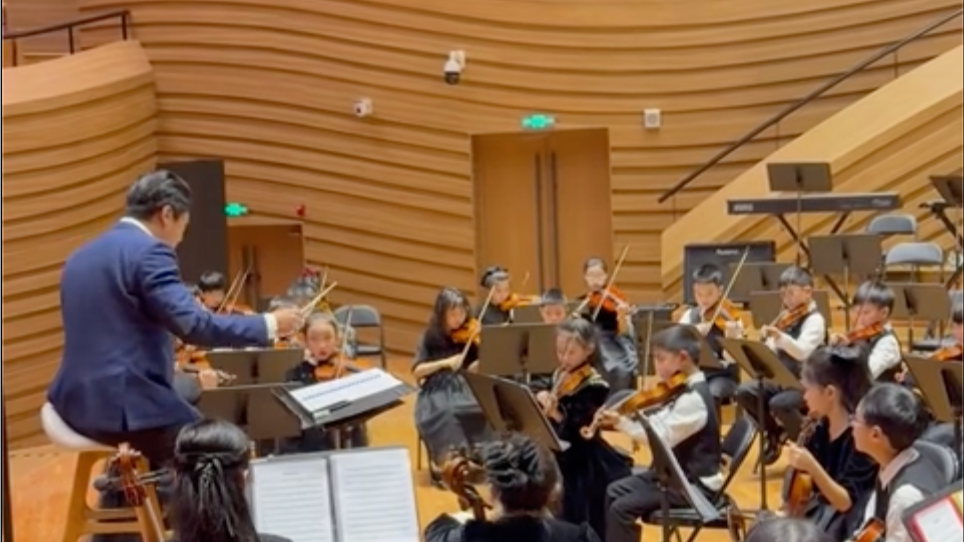 视频｜“成都是一座艺术之都”！2026青少年新春音乐会点亮美育之路