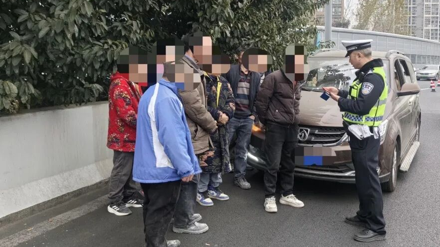 视频 | 超员载客、冲卡逃检！成都交警：春运期间严查！