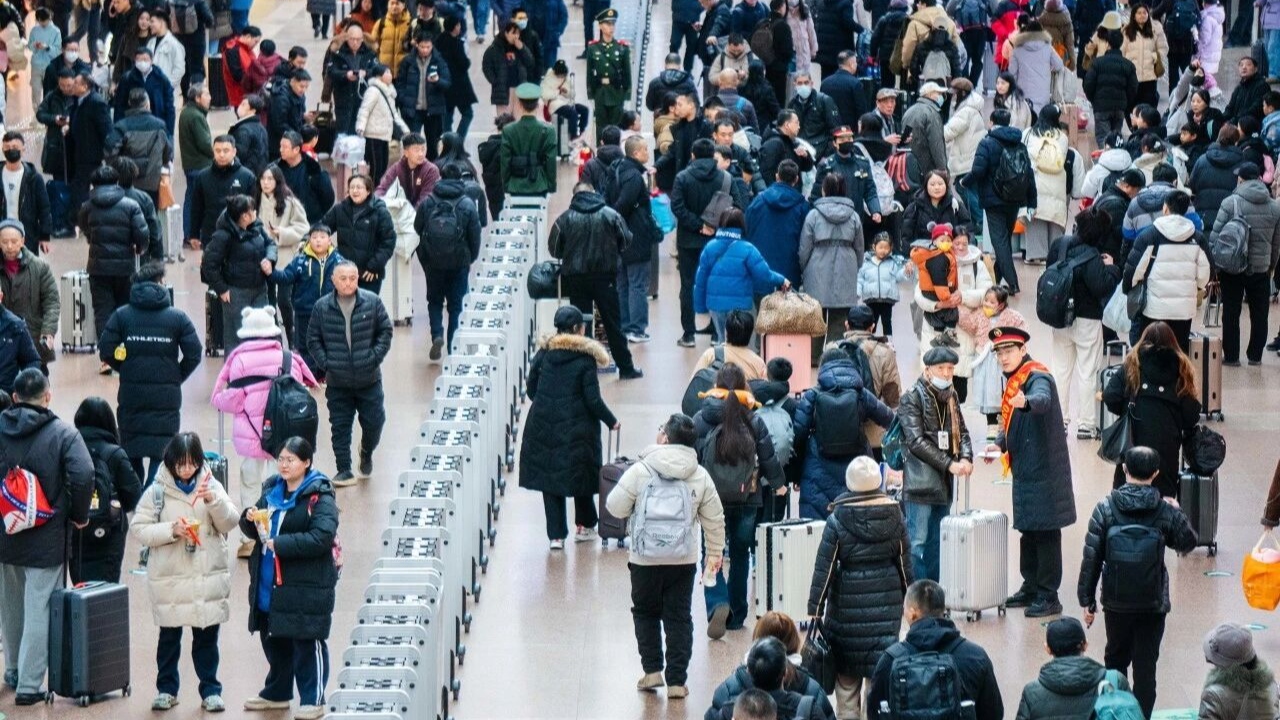 铁路部门发售春运期间火车票超2亿张 成都往返西安等区间余票充足