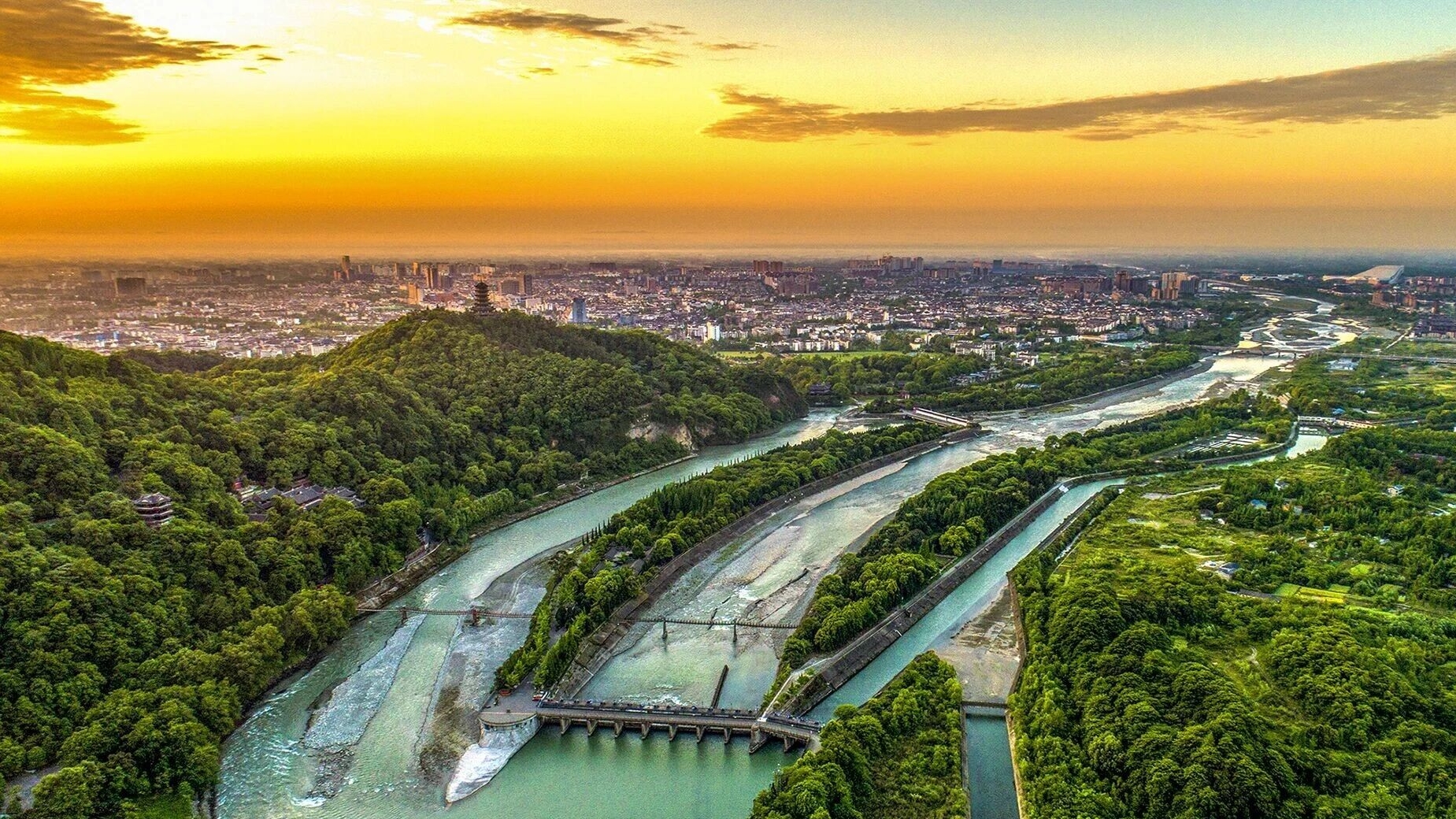 春节期间，青城山都江堰、西岭雪山等景区实行线上实名预约