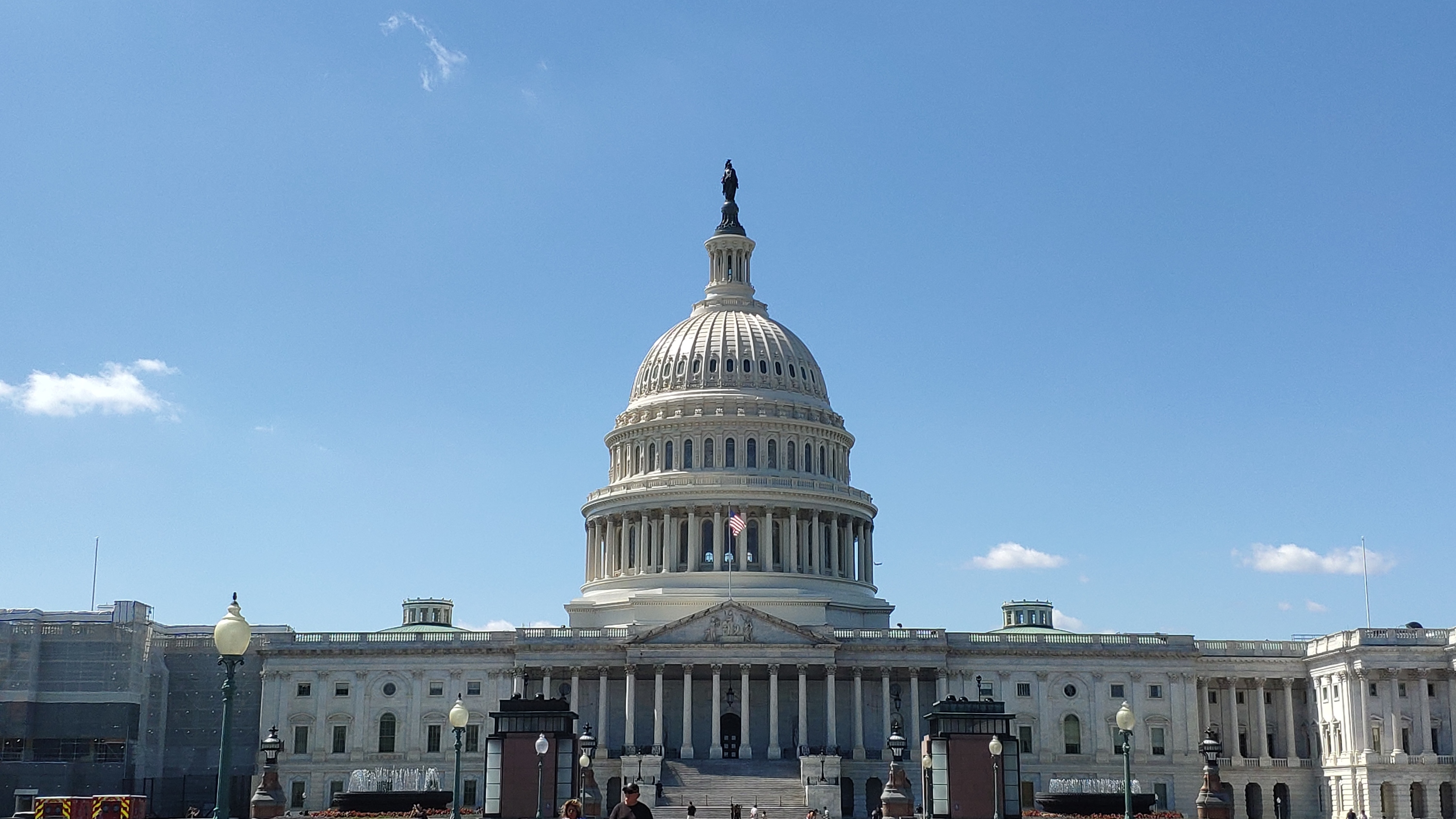 美媒说美方第二艘航空母舰被派往中东