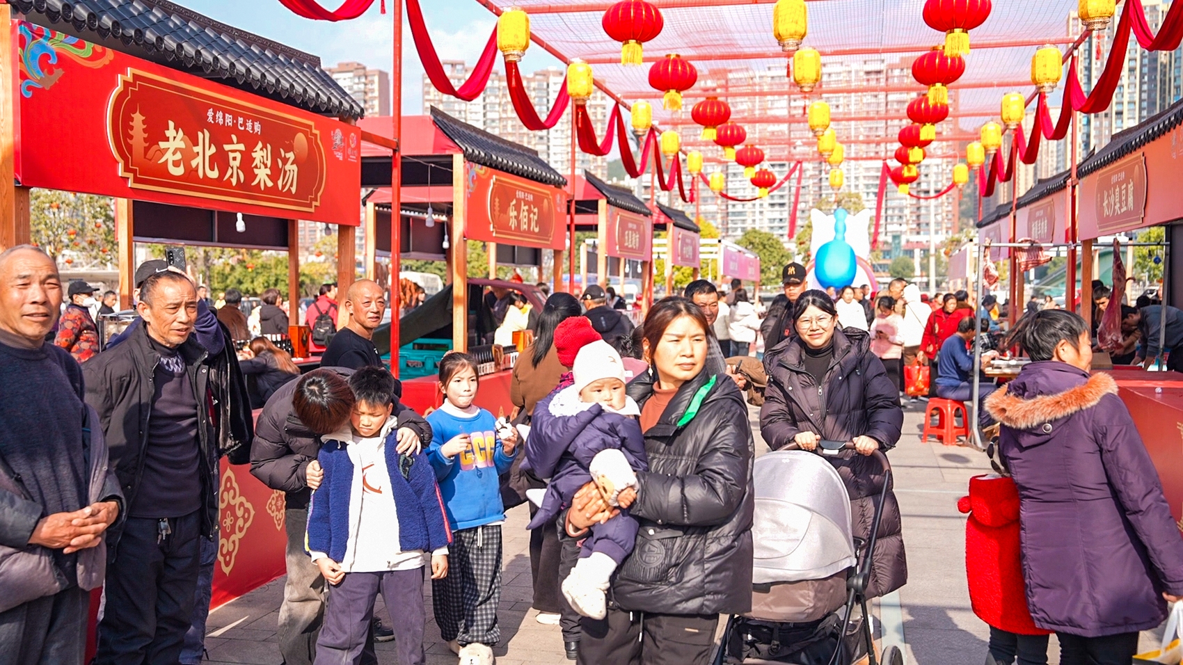 春节假期首日，四川873家A级旅游景区接待游客465万余人次