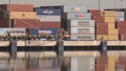 关税难奏效，美国去年商品贸易逆差创新高