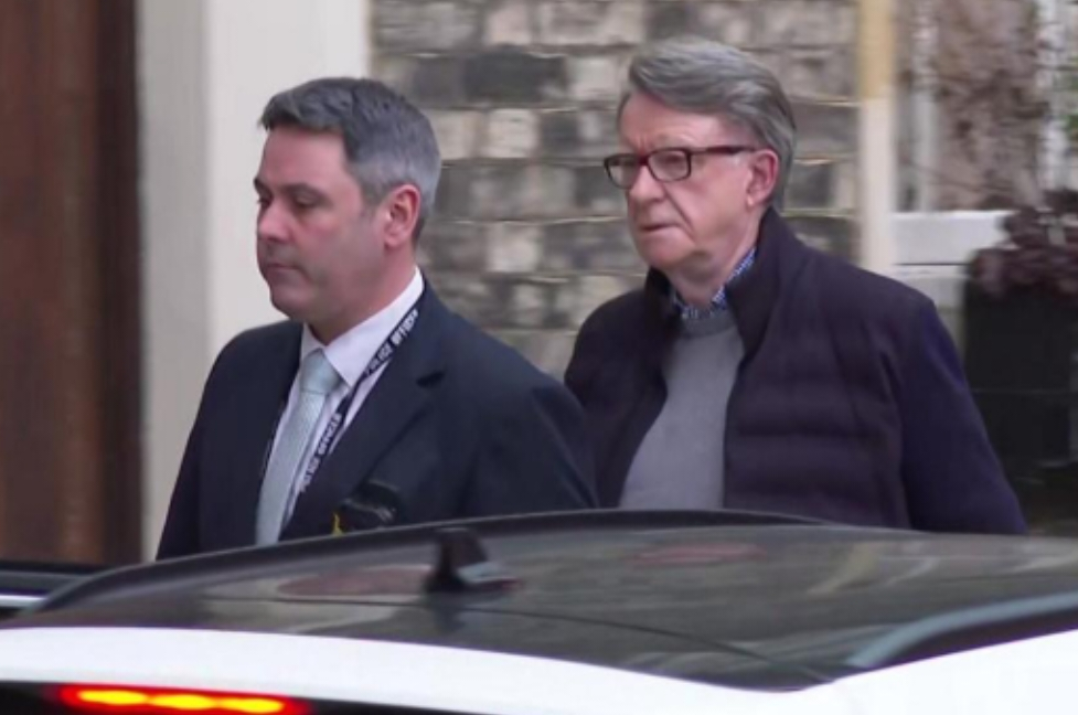 卷入爱泼斯坦案 英国前驻美大使被捕