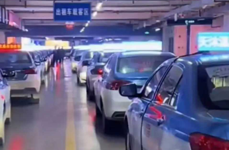 山西万荣通报要求出租车给游客打九折：已全额补偿司机