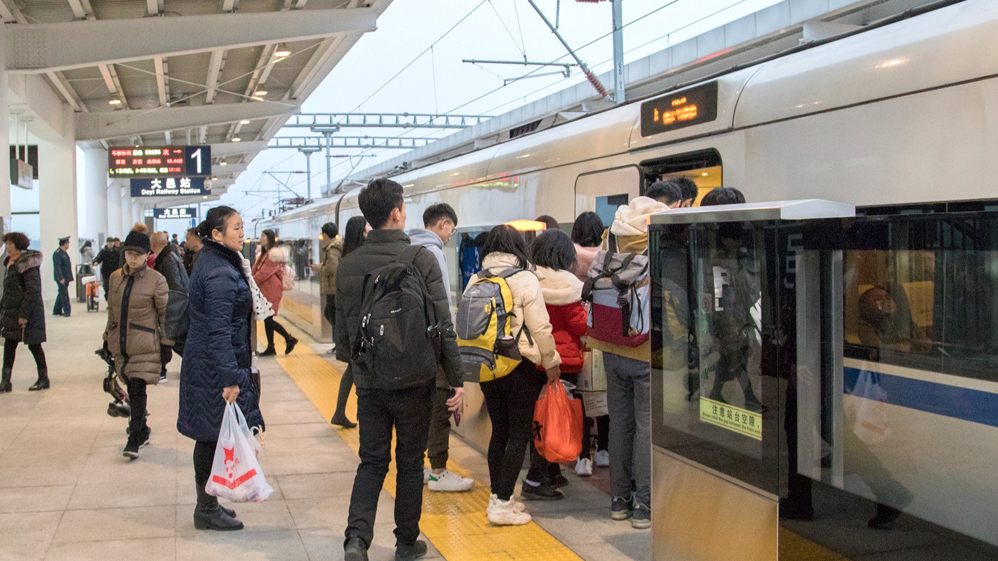 全国铁路春运发送旅客突破3亿人次