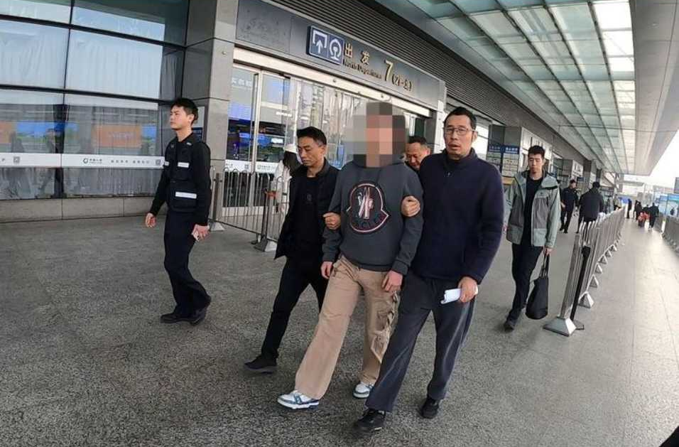 超高“黑飞”50余次最高达2700余米，男子被刑拘