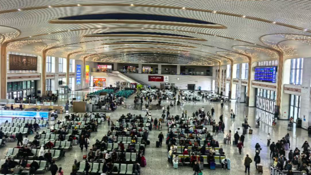 春运第25天 全社会跨区域人员流动量预计超2.2亿人次