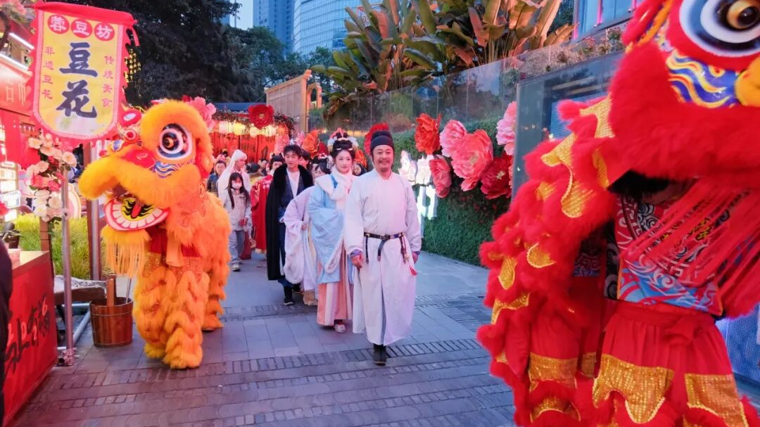 赏灯、听戏、逛庙会…成都元宵节游玩攻略来了 这些地方带你嗨翻天！