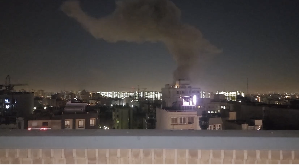 德黑兰凌晨再遭袭 美行动规模持续扩大 伊称做好长期战争准备