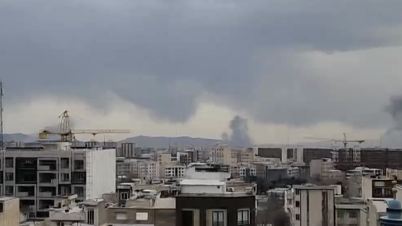 持续关注｜以军称正同时空袭伊朗及黎巴嫩首都