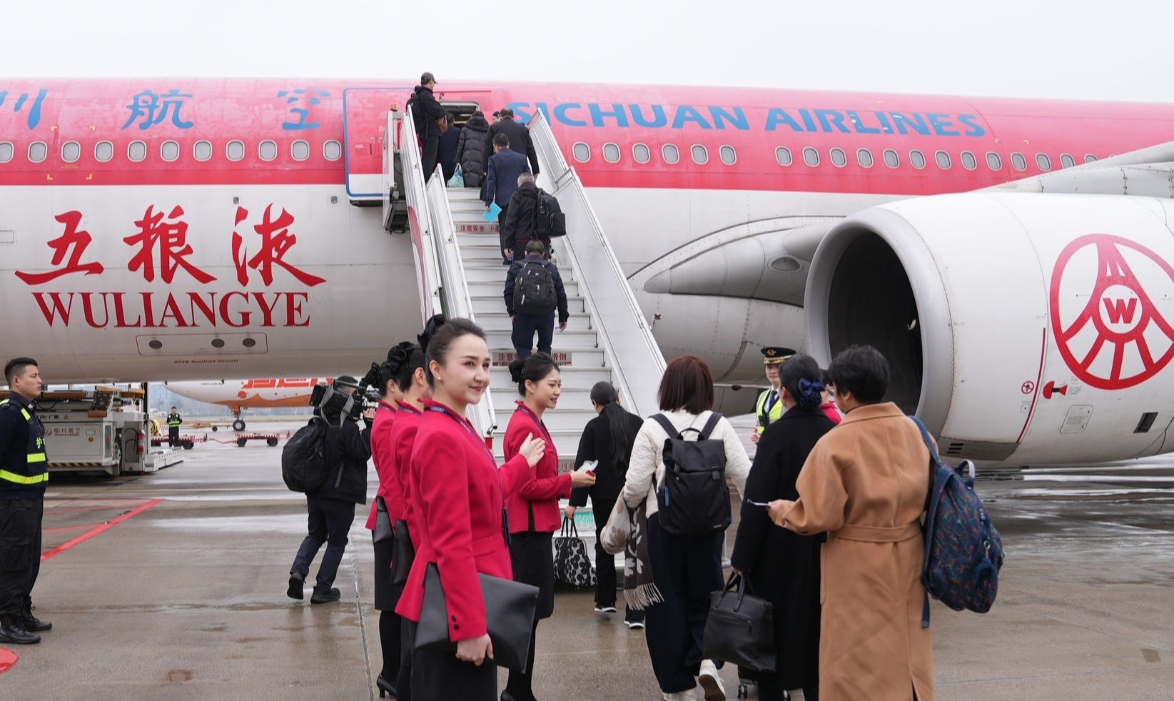 四川代表团赴京出席十四届全国人大四次会议