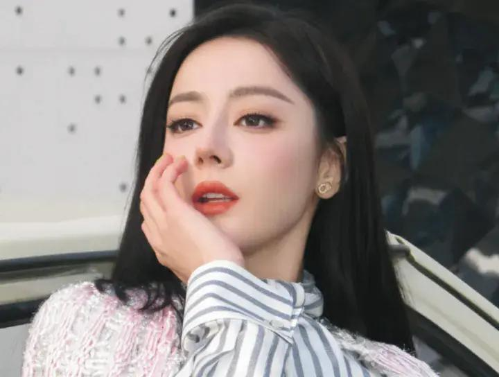 视频｜迪丽热巴落地马来西亚报平安，此前被曝滞留迪拜