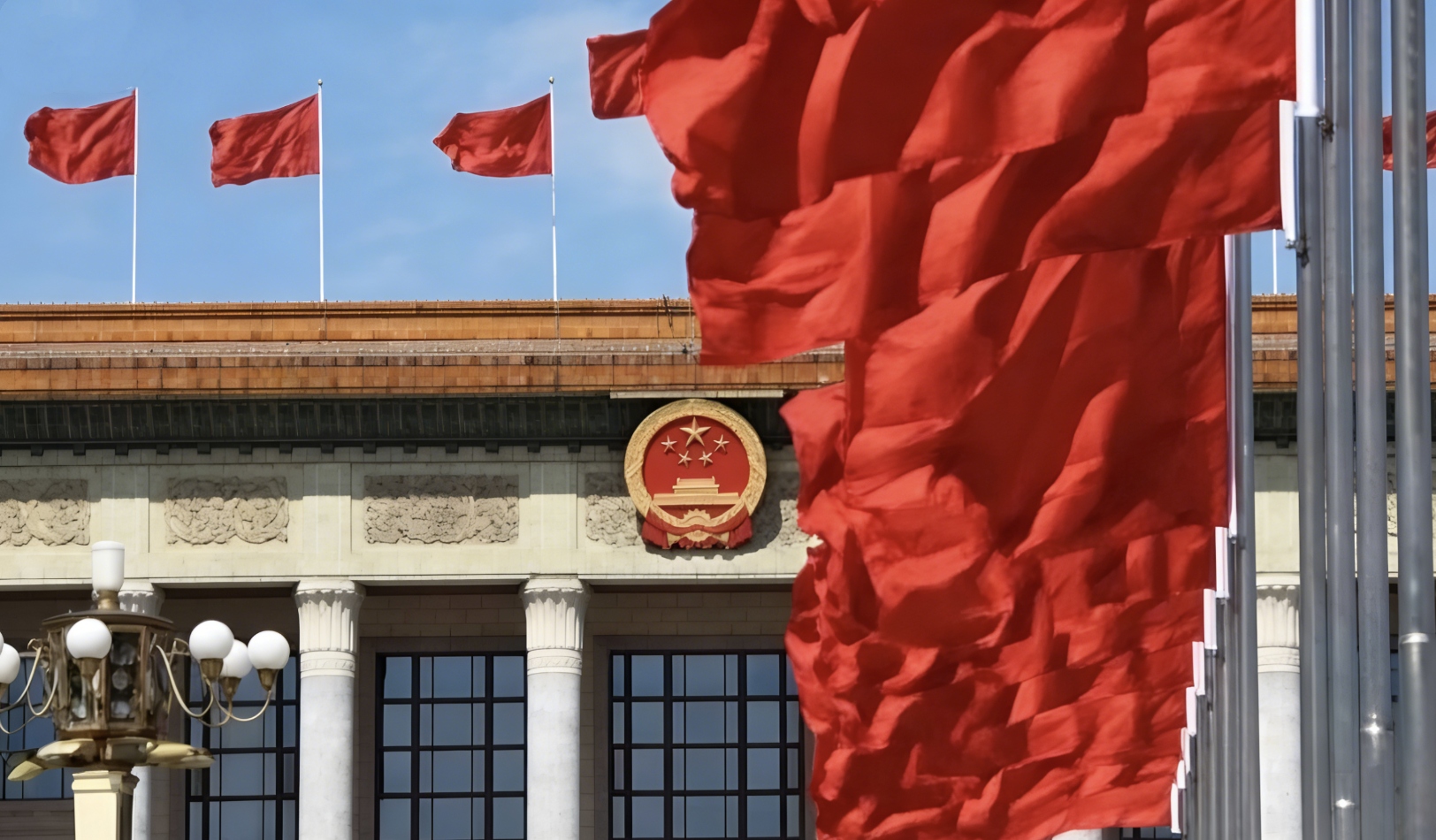 政府工作报告极简版来了！不到1000字