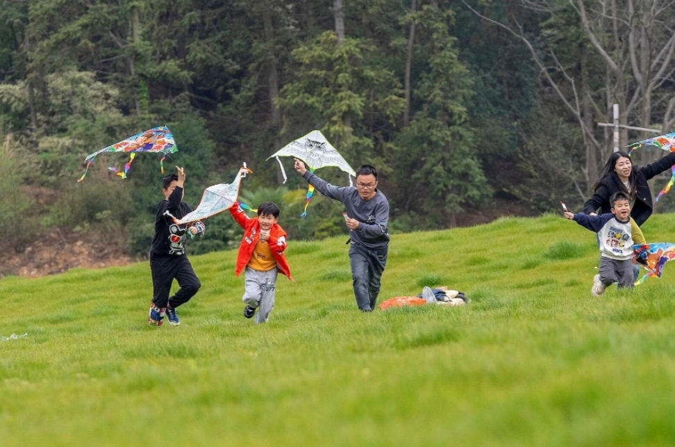中小学春假，多地官宣！看看你那里有吗→
