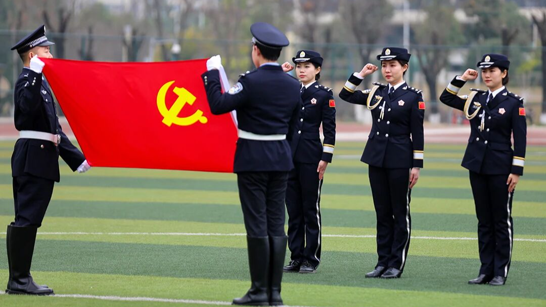 致敬了不起的她｜警营绽芳华