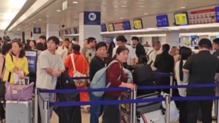 视频｜新任中国驻阿联酋大使为回国同胞送行