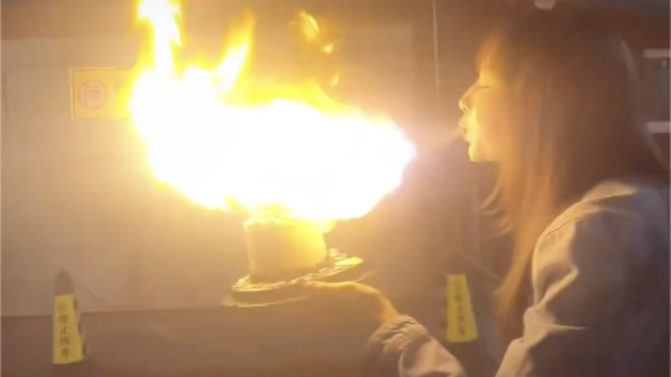 视频｜别跟风拍了！演员王添羽为“出片”拍“喷火蛋糕” 致多部位烧伤